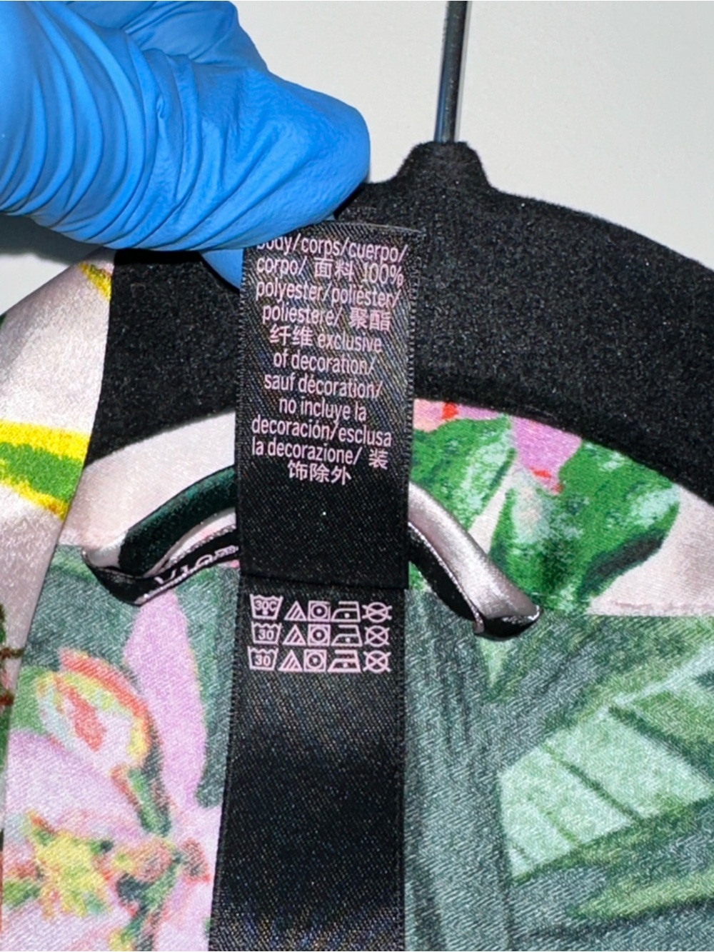 Victoria's Secret Tropical Floral Satin Robe with Black Lace - Picture 7 of 7